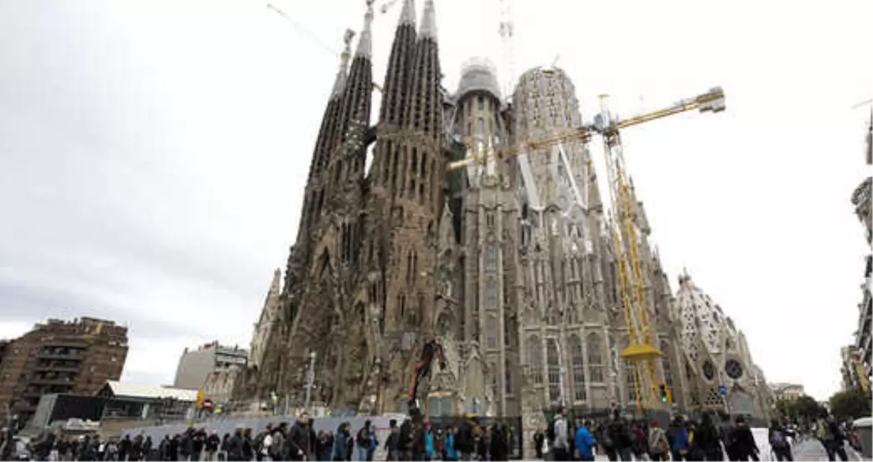 Barcelona\'nın Simgesi Sagrada Familia Kilisesi 136 Yıldır Ruhsatsızmış