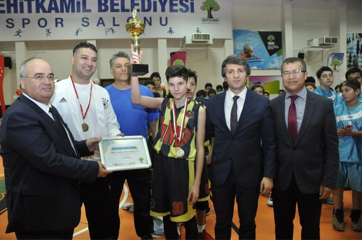 Basketbol Cumhuriyet Kupası Gaziantep Kolej Vakfı\'nın