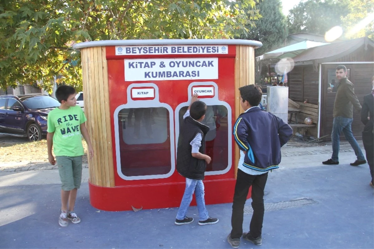 Beyşehir Belediyesinden Parka Kitap ve Oyuncak Kumbarası