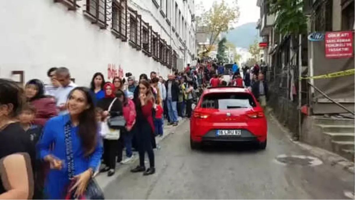 Kuyruğu Görenler Hediye Dağıtıldığını Sandı, Gerçek Bambaşka Çıktı