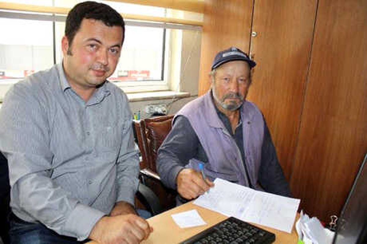 Çiftçi, Yolda Bulduğu Parayı Sahibine Teslim Etti