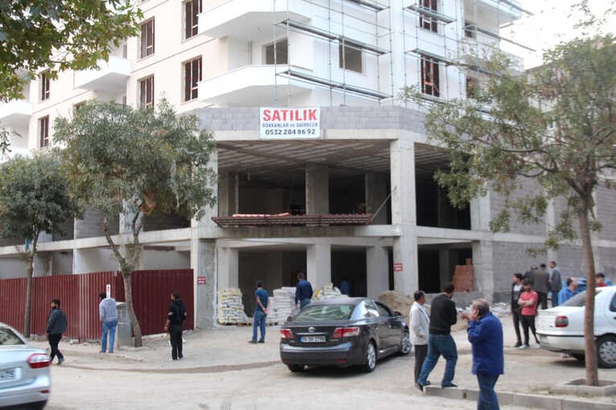 Elazığ\'da 11\'inci Kattan Düşen İşçi Hayatını Kaybetti