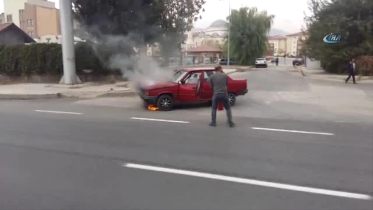 Erzincan\'da Araç Yangını Korkuttu