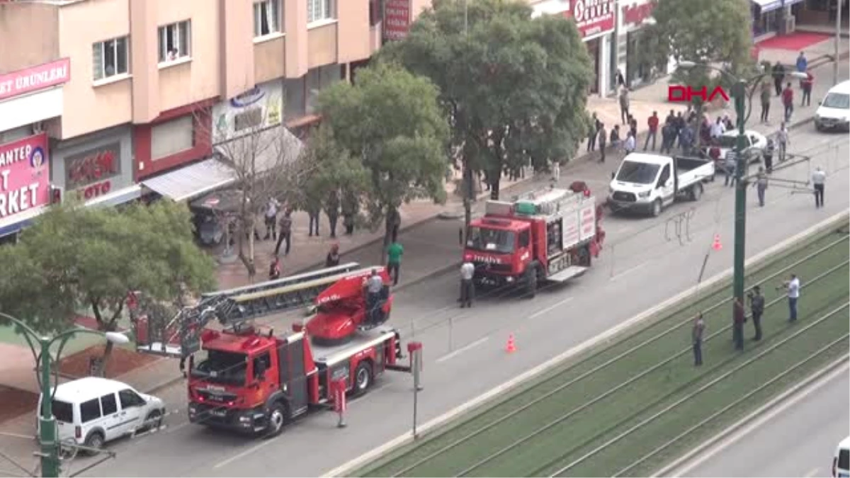 Gaziantep Çatıya Çıkıp, Tabancayla Ateş Açtı