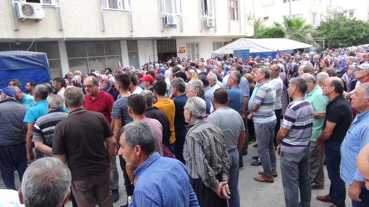 Göksu Irmağına Atlayan Genç Kız Son Yolculuğuna Uğurlandı