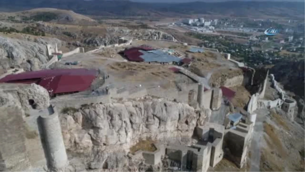 Harput Kalesinde Bu Yıl 20 Bin Obje Gün Yüzüne Çıkartıldı... Kale Havadan Görüntülendi