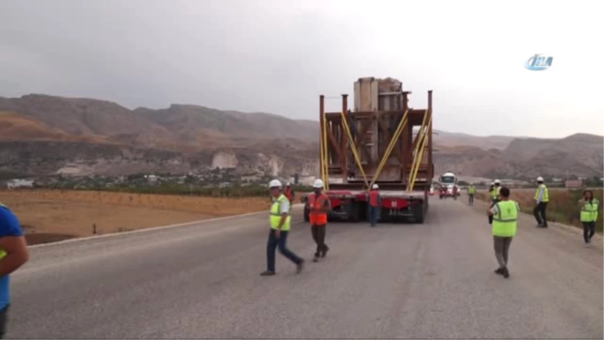 Hasankeyf Kalesi\'nin Orta Kapısı Taşındı