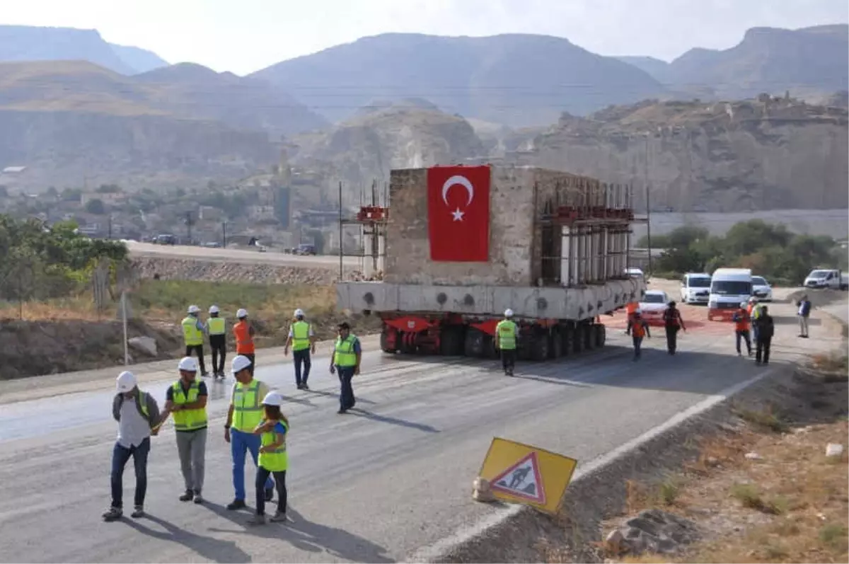 Hasankeyf\'te Eserlerin Taşınmasına Devam Ediliyor