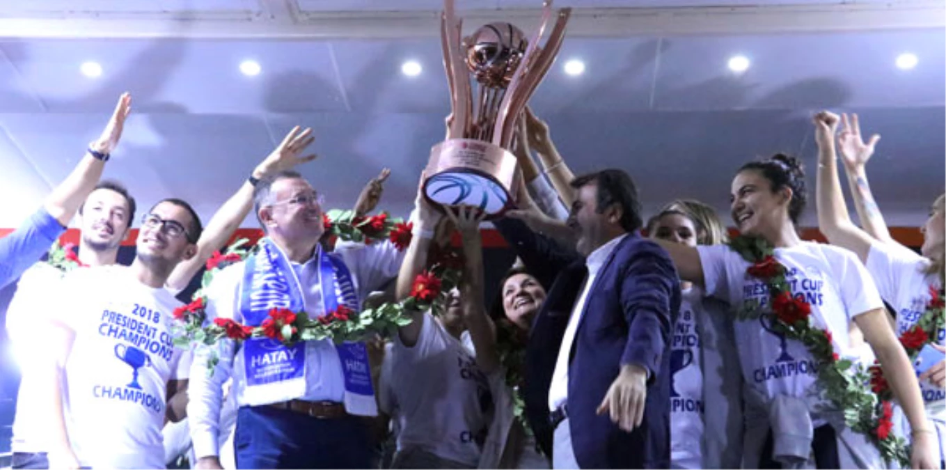 Hatay Büyükşehir Belediyespor\'da Kupa Kutlaması