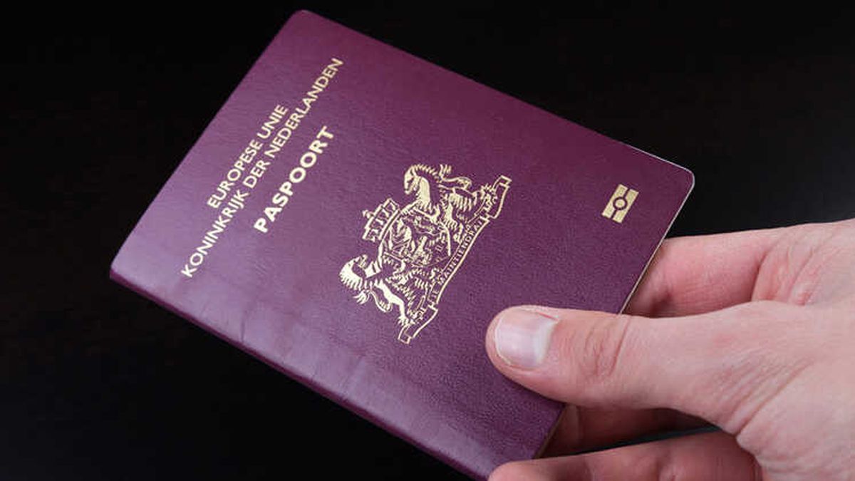 Hollanda\'nın İlk Cinsiyetsiz Pasaportu Verildi