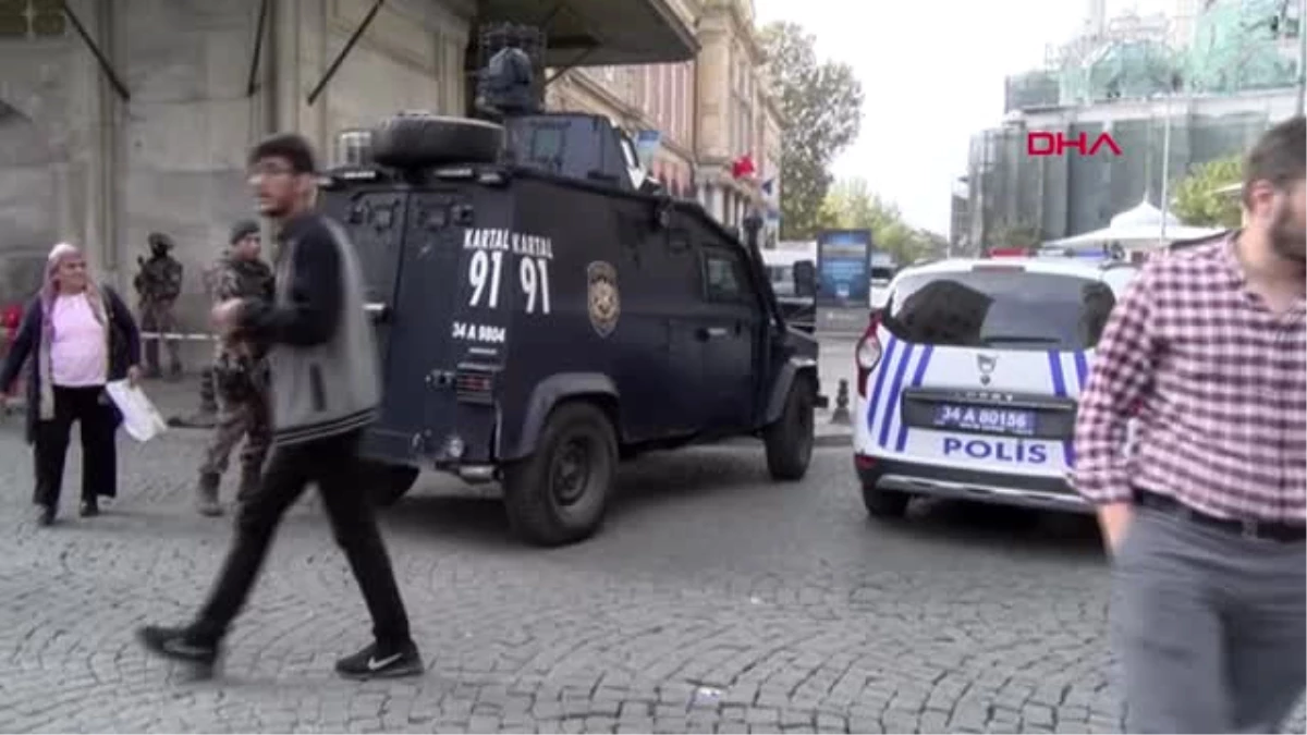 İstanbul- Eminönü\'nde Polis ile Şüpheli Arasında Arbede 1 Polis Yaralandı