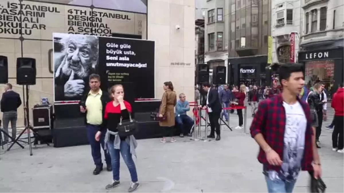 İstiklal Caddesi\'nde Ara Güler Platformu