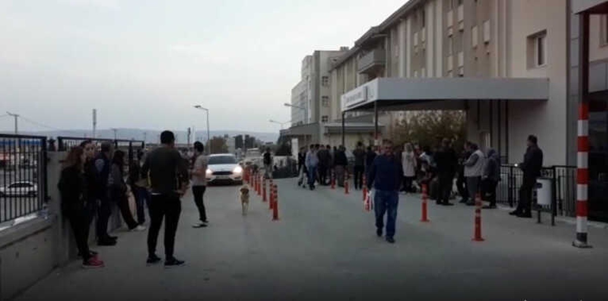 İzmir\'de İstinat Duvarı Faciası: 2 Ölü, 4 Yaralı