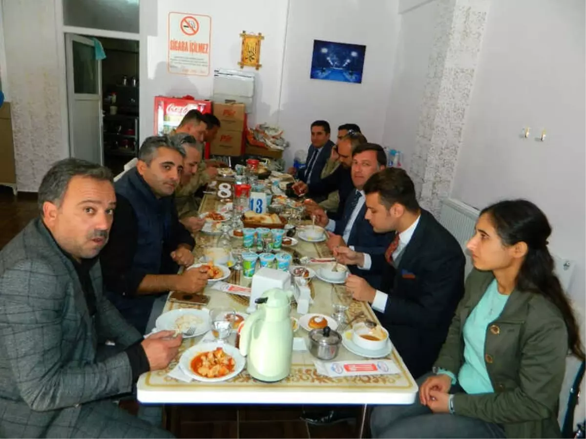 Kaymakam\'dan Muhtarlara Yemek