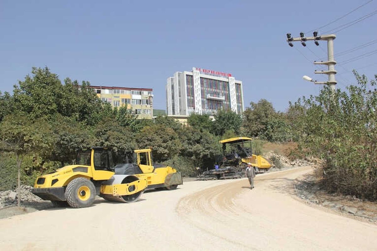 Kulp\'ta Hazır Asfalt Çalışmalarına Başlandı