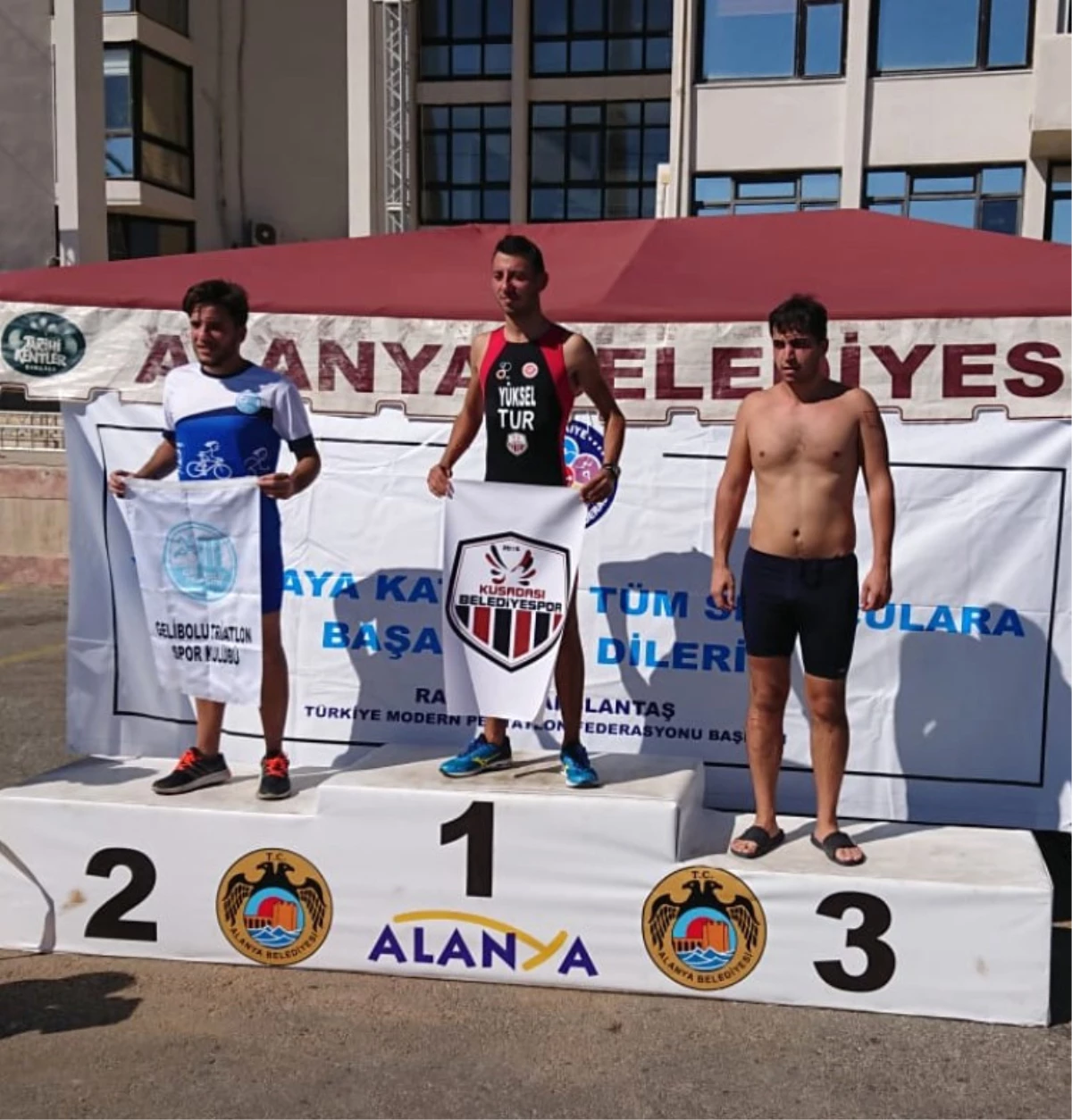 Kuşadalı Sporcular Alanya\'dan 7 Madalya ile Döndü