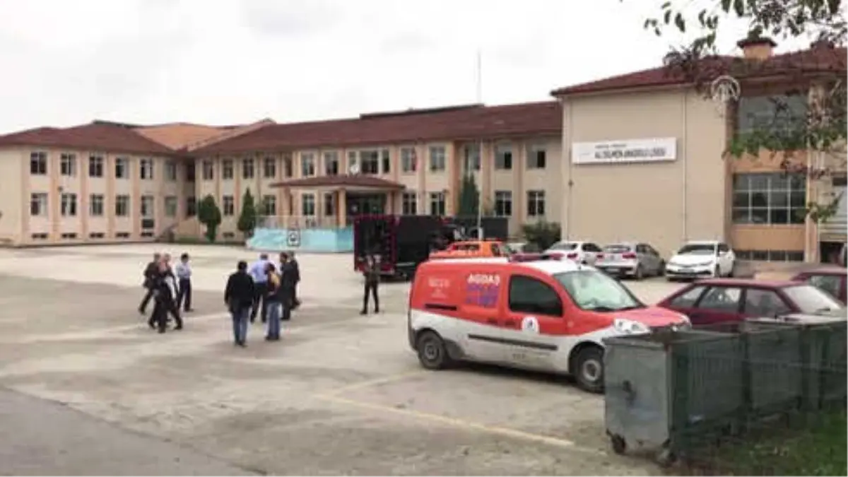 Lisede Gaz Kokusu Şüphesi - Sakarya