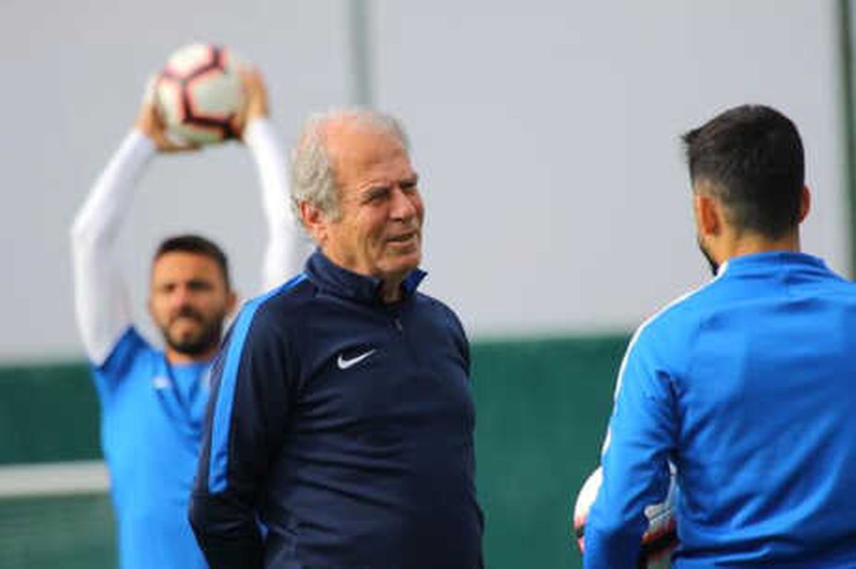 Mustafa Denizli: "Akhisarspor Maçının Önemini Biliyoruz"