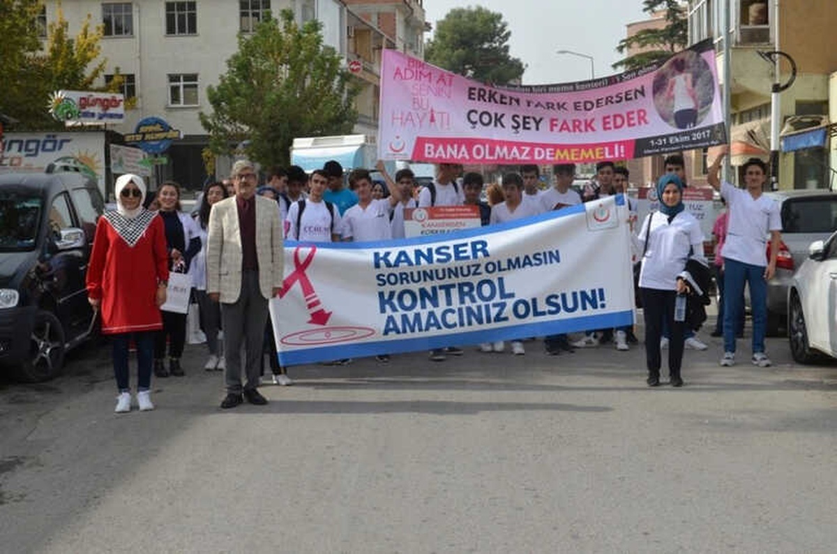 Osmancık\'ta Meme Kanserine Farkındalık Yürüyüşü