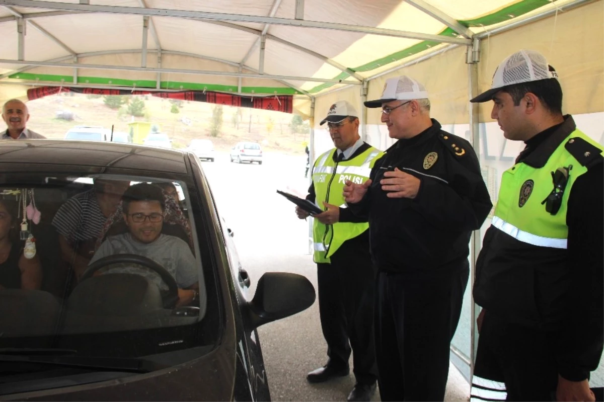 Polisten Sürücülere "Yaşam İçin Kısa Bir Mola" Çadırı