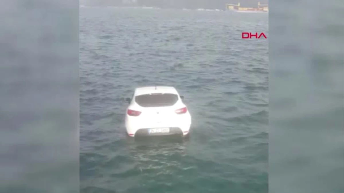 Sarıyer\'de Fotoğraf Çektirip Otomobili Denize Attı