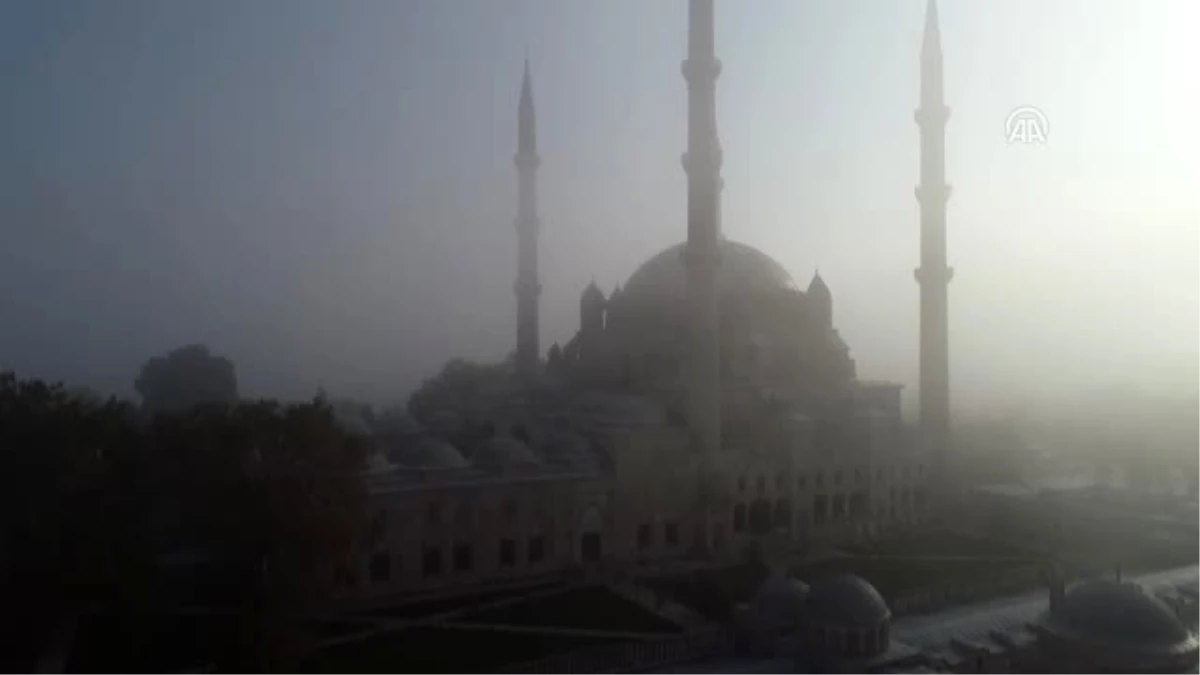 Selimiye Camisi\'nin Sis Bulutu Arasındaki Görüntüsü Büyüledi