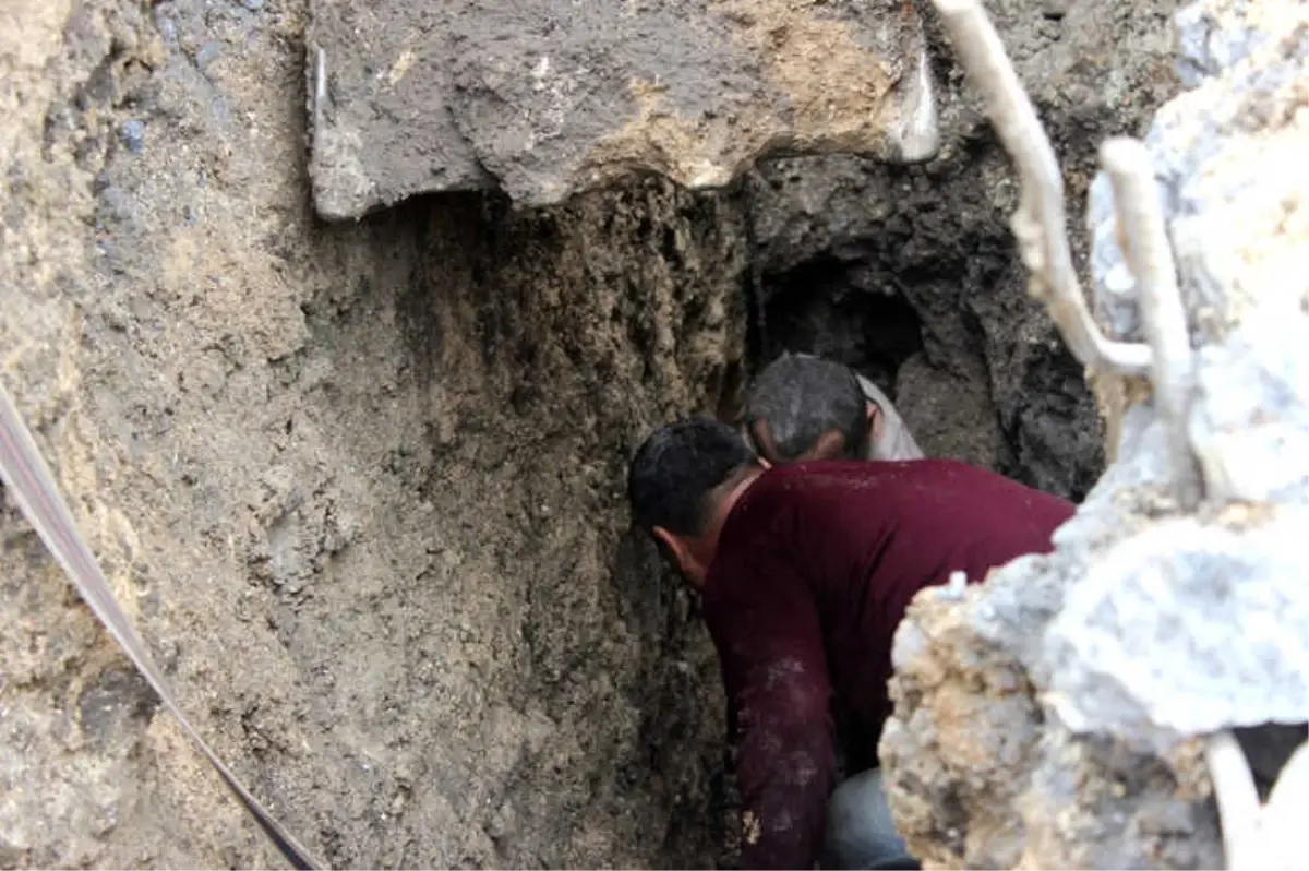 Toprak Altındaki 2.5 Saat Geçirdi, Yürüyerek Çıktı