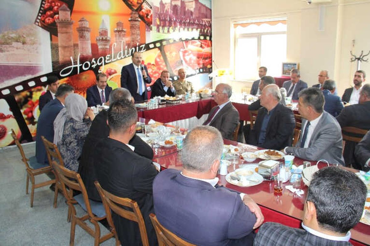 Vali İsmail Ustaoğlu, Muhtarlarla Yemekte Bir Araya Geldi
