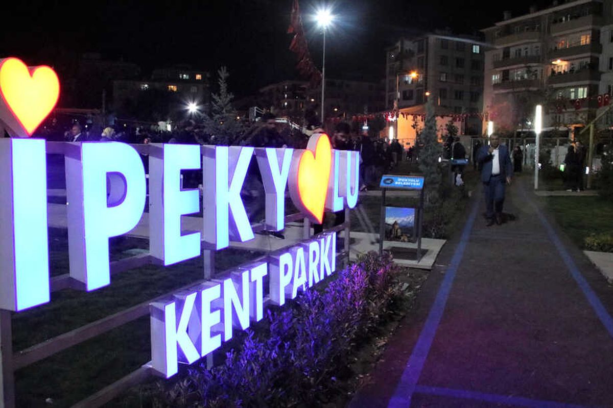 Van\'a Yapılan 4 Milyon Liralık "Kent Parkı" Açıldı