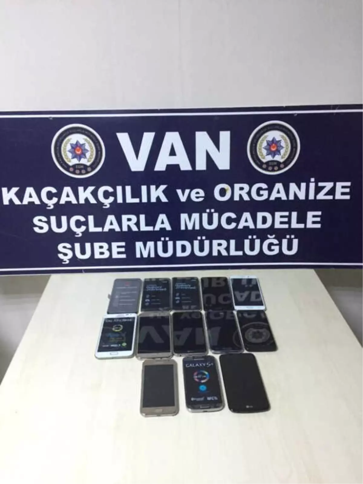 Van\'da 13 Adet Kaçak Telefon Ele Geçirildi