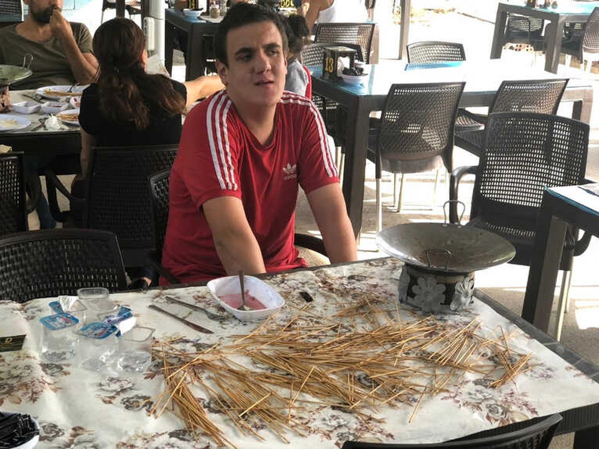 42 Dakikada 302 Çöp Şiş Yedi
