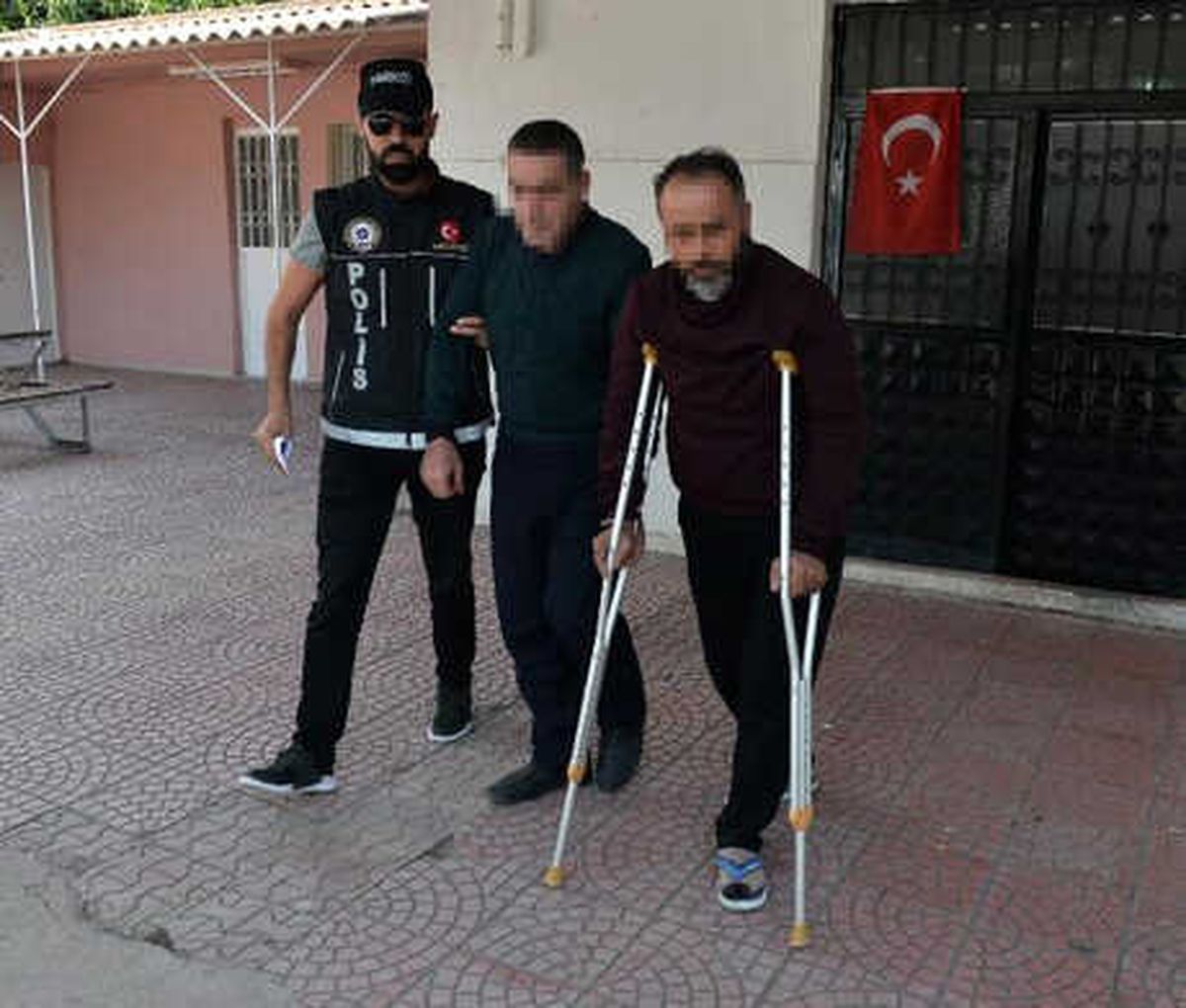Adana\'da Uyuşturucu Operasyonu: 24 Gözaltı