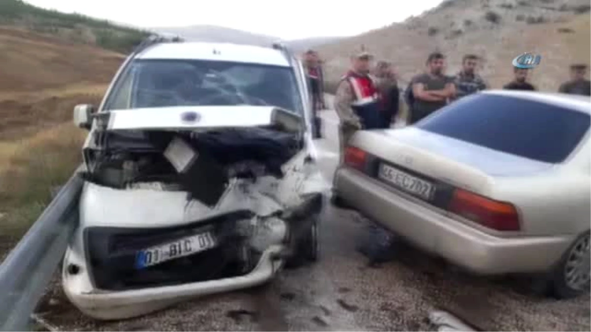 Araban\'da İki Araç Kafa Kafaya Çarpıştı: 4 Yaralı