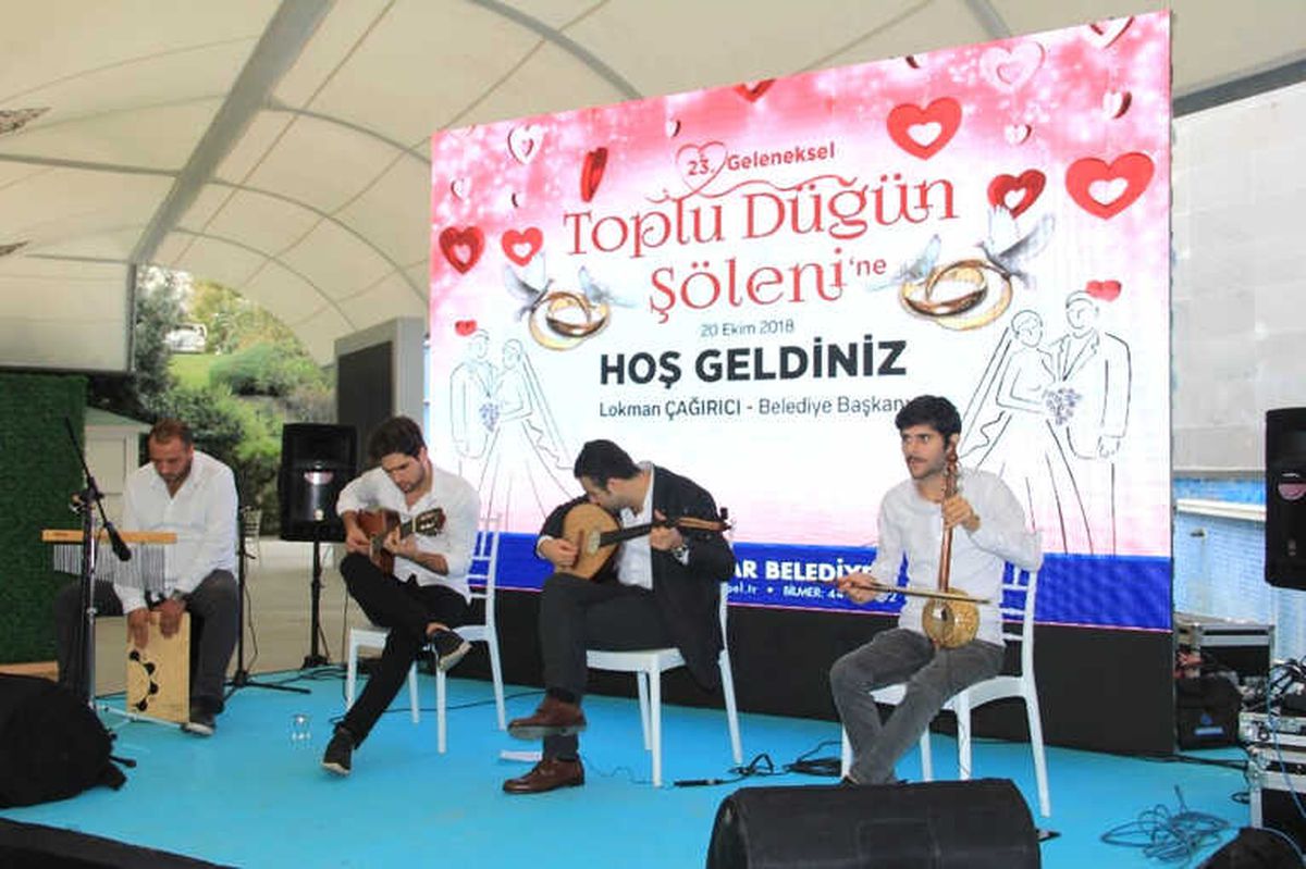 Bağcılar\'da Toplu Düğün Şöleni
