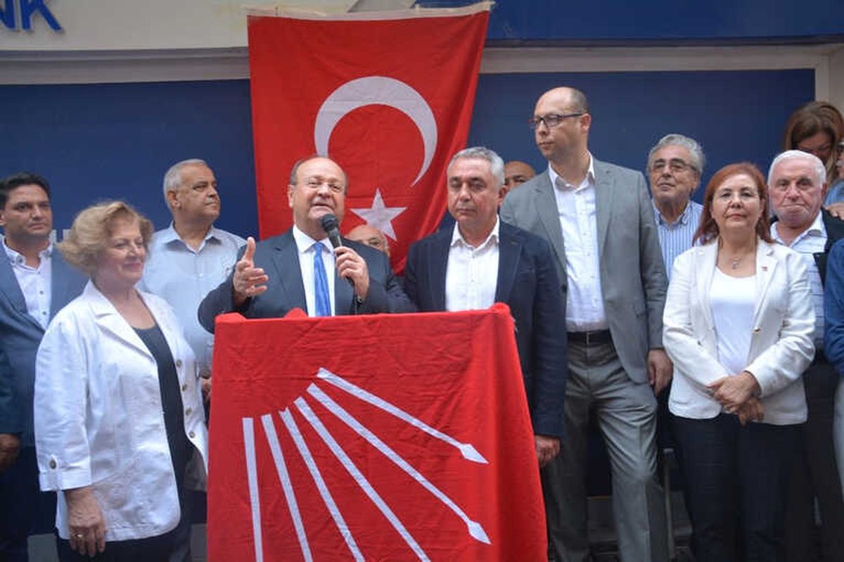 Başkan Özakcan\'dan Miting Gibi Adaylık Açıklaması