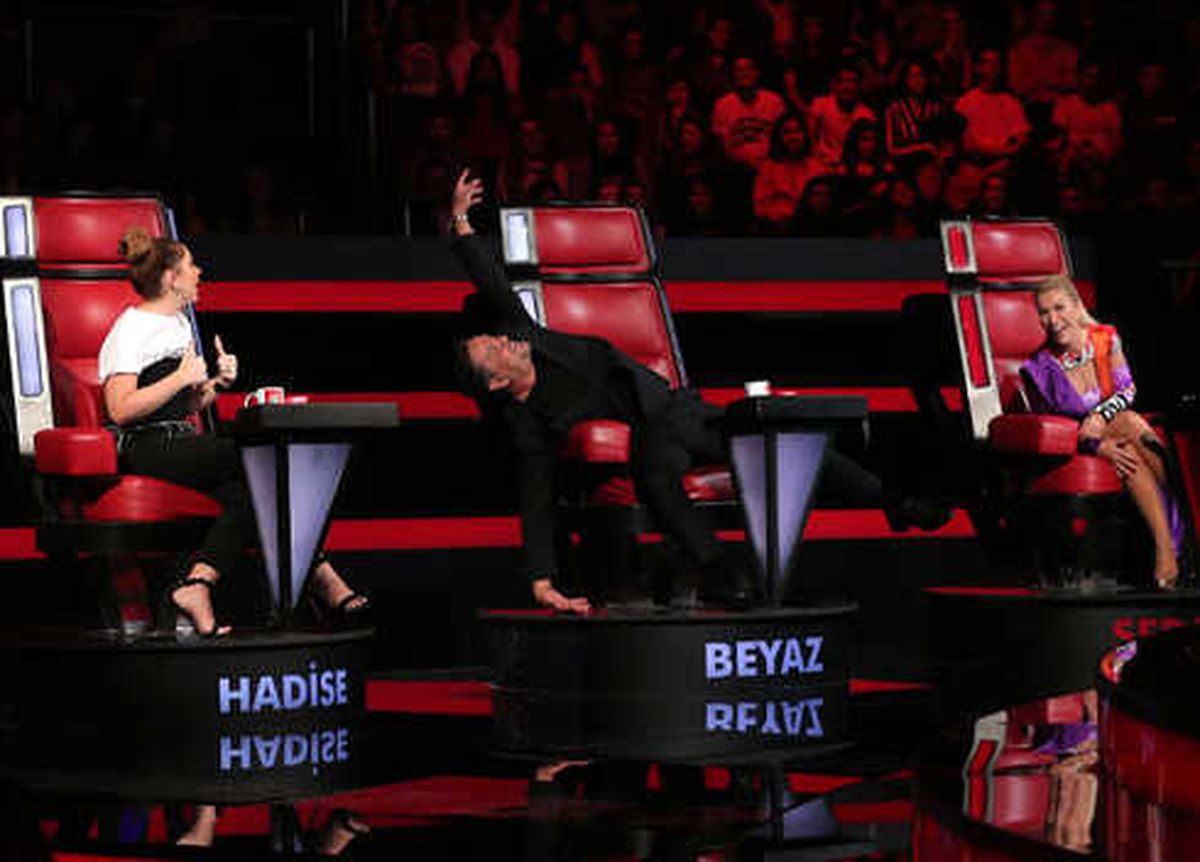 Beyaz\'dan Olay Hadise Taklidi!