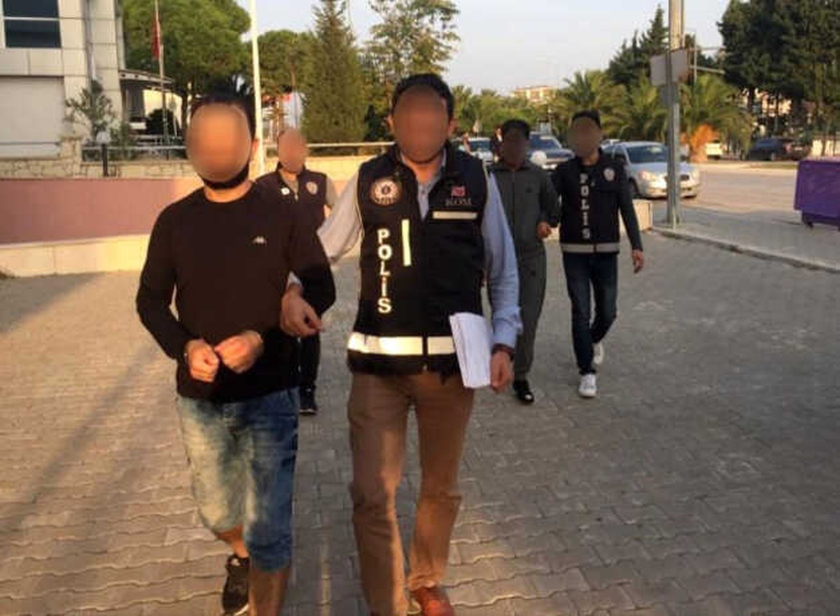 Çeşme\'de Suriyeli İnsan Tacirleri Tutuklandı