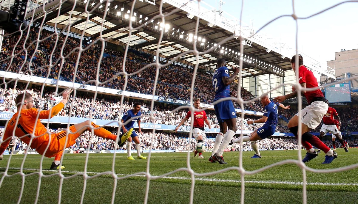 Chelsea, Manchester United ile 2-2 Berabere Kaldı, Mourinho Son Dakikada Gelen Gol Sonrası Çılgına Döndü