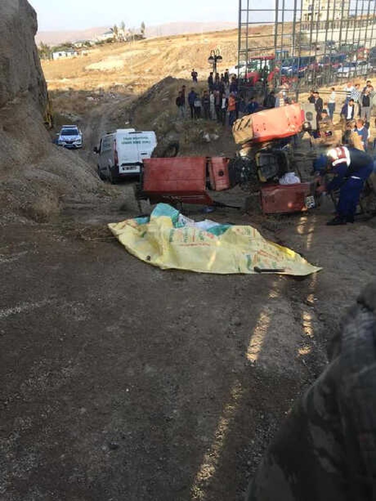 Devrilen Traktörün Sürücüsü Öldü