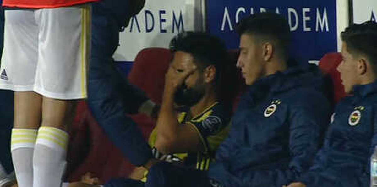 Fenerbahçe\'de Mehmet Ekici Şoku! Gözyaşlarını Tutmadı...
