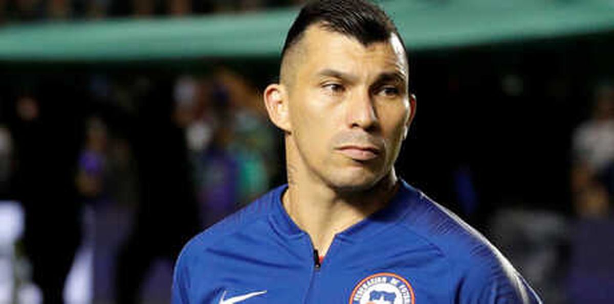Gary Medel\'in Forması İki Ülke Arasında Kriz Yarattı