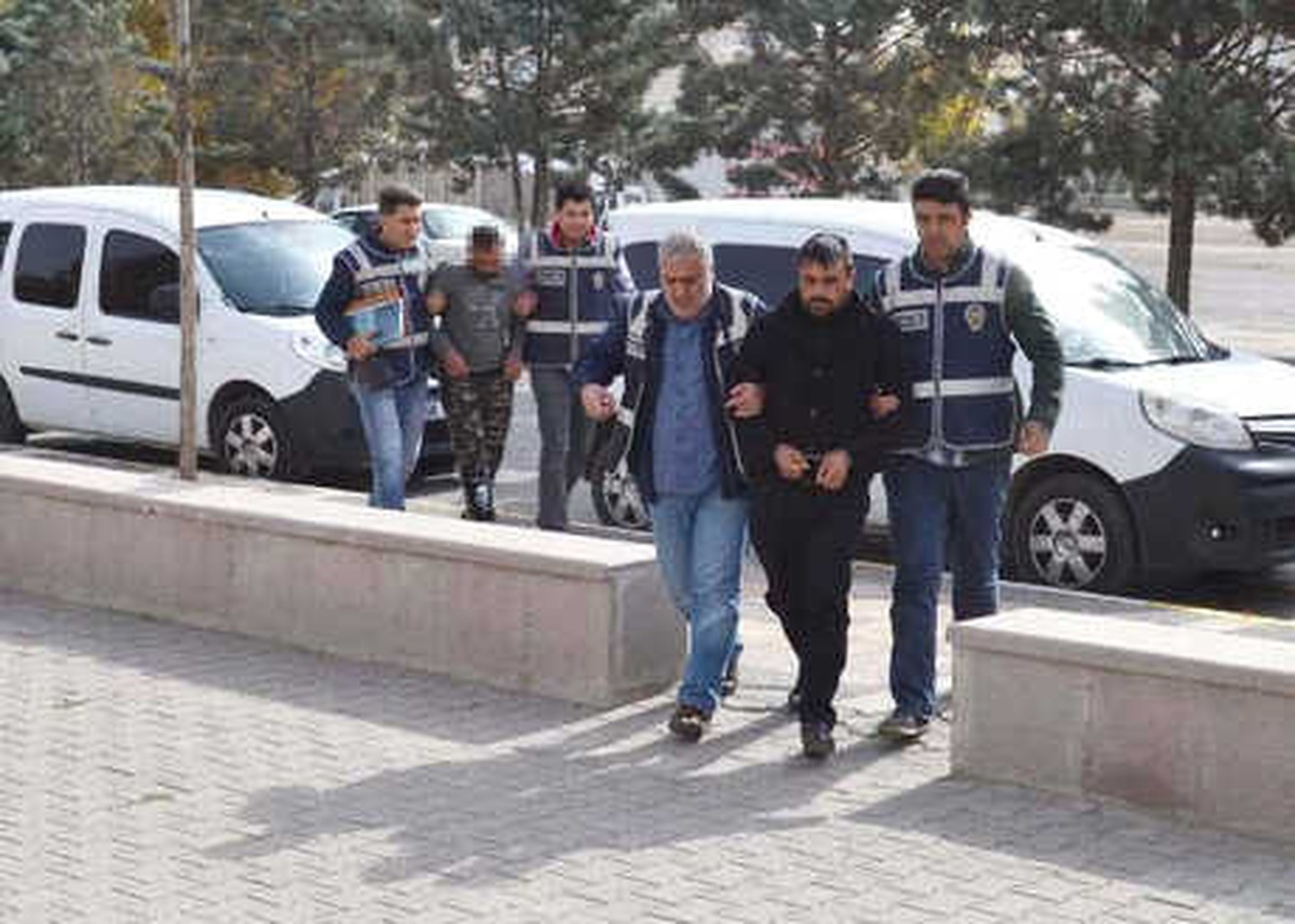 Hastane Bahçesinden Otomobil Çalan 2 Şüpheli Yakalandı