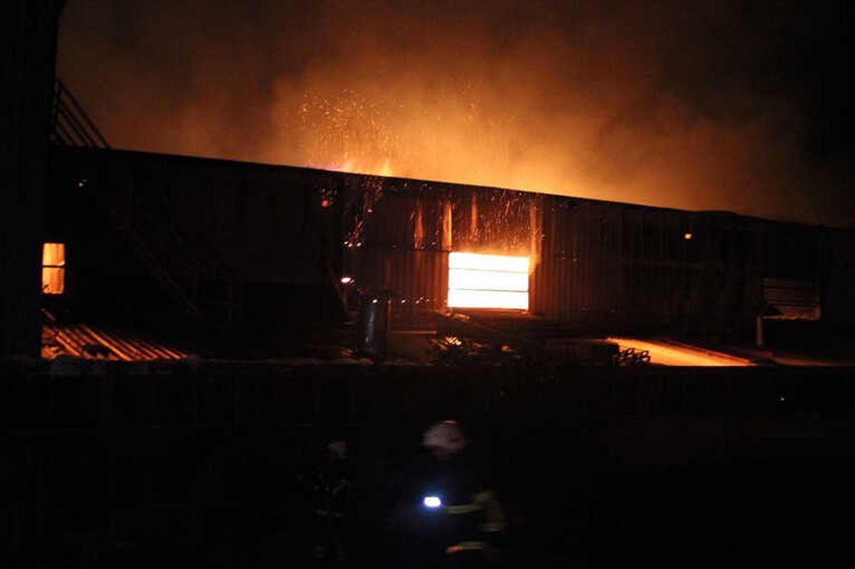 Hatay\'da Dev Fabrika Alevlere Teslim Oldu