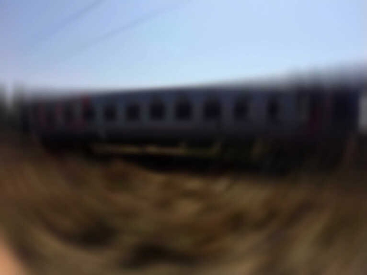 Hindistan\'daki Tren Kazasında Ölü Sayısı 61\'e Yükseldi