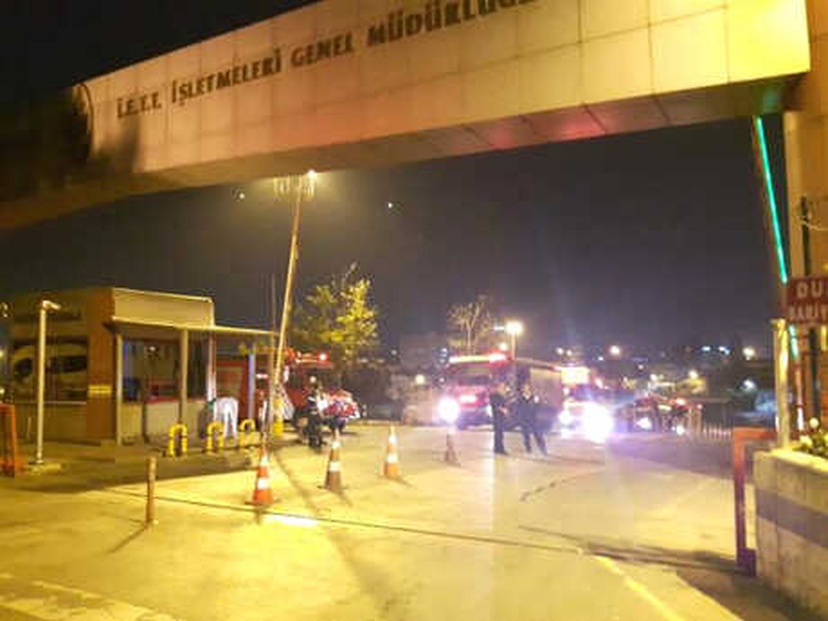 İkitelli İett Otobüs Garajı İdare Binasının Çatısında Yangın
