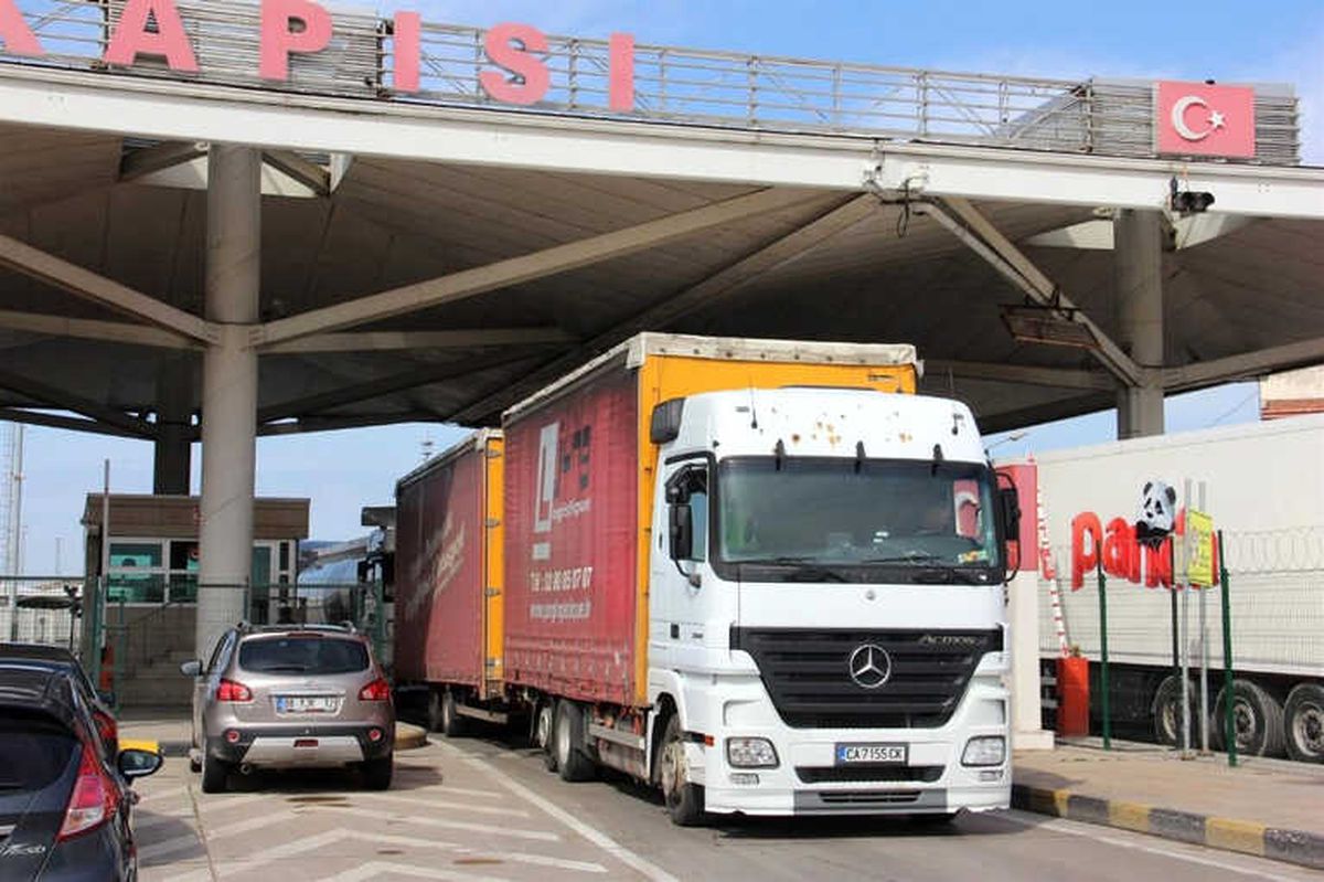 Kapıkule\'de \'Çile\' Kuyruğu 13 Kilometre