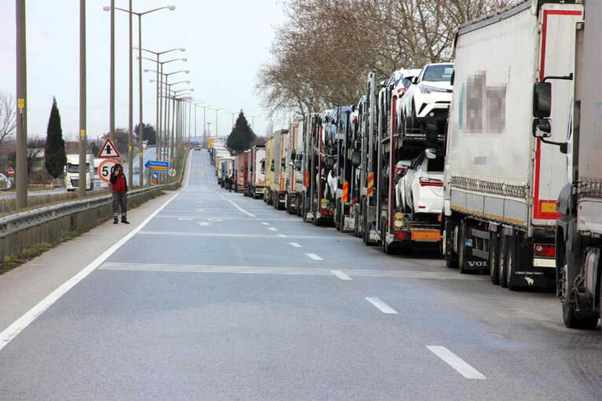 Kapıkule\'de \'Çile\' Kuyruğu 13 Kilometre