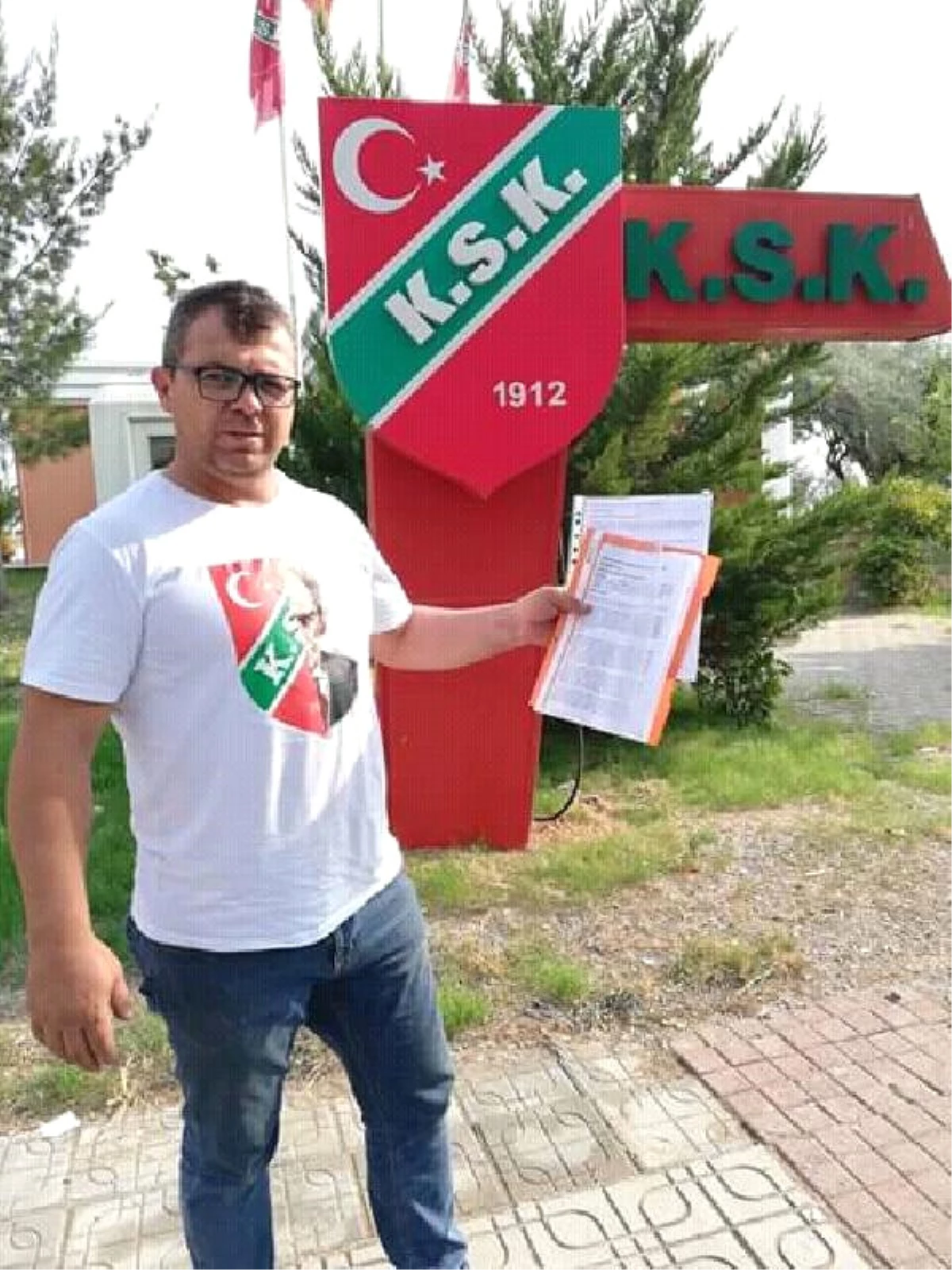 Karşıyaka\'da Belediye Başkanı Akpınar İçin İhraç Talebi