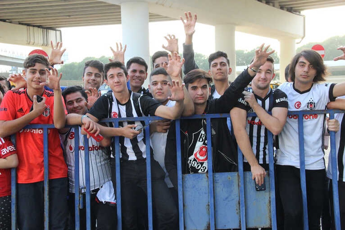 Kartal\'a İzmir\'de Coşkulu Karşılama