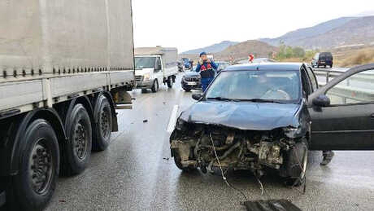 Kastamonu\'da 5 Aracın Karıştığı Zincirleme Kaza: 6 Yaralı